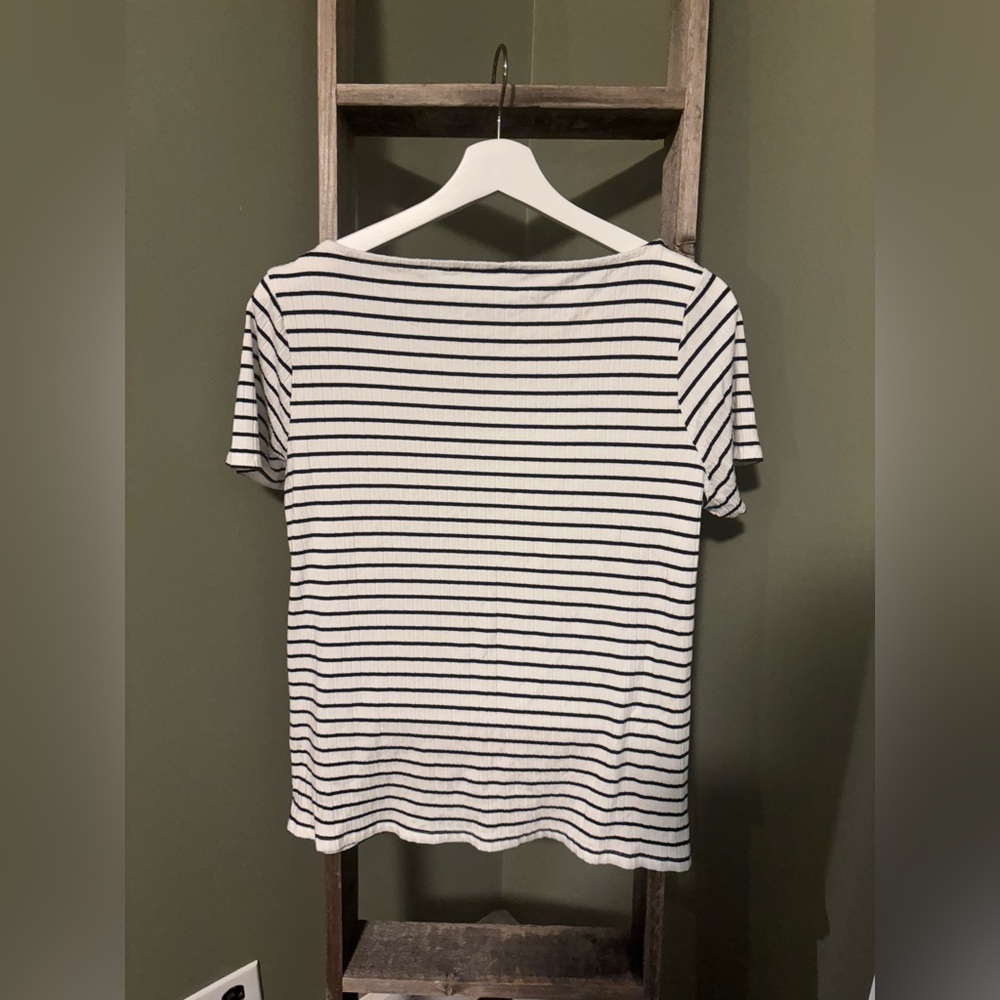 Cyrus Essentials Ribbed Tee - Picture 4 of 4